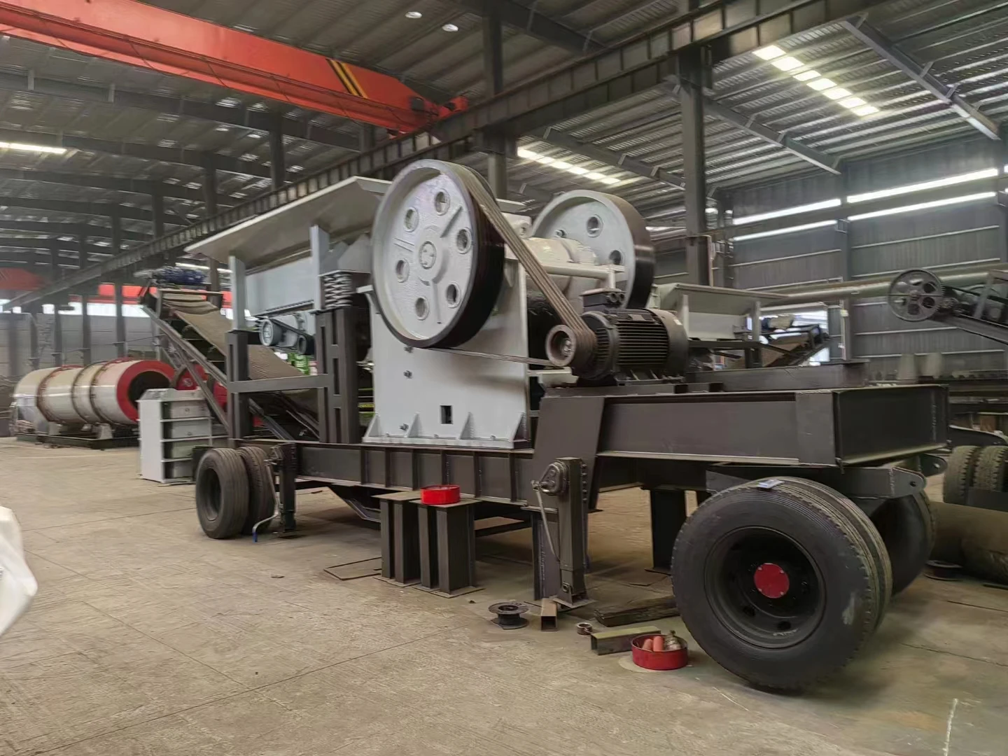 Mining diesel version crushing mobile vehicle stone jaw crusher