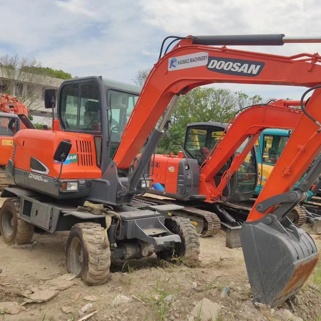 Used Doosan Machines DX55 DX60 DX210 Wheel Excavator For Sale