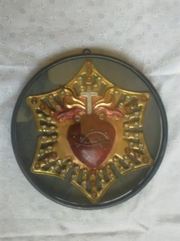 Metal Sacred Heart Wall Frame For Home Wall Decor