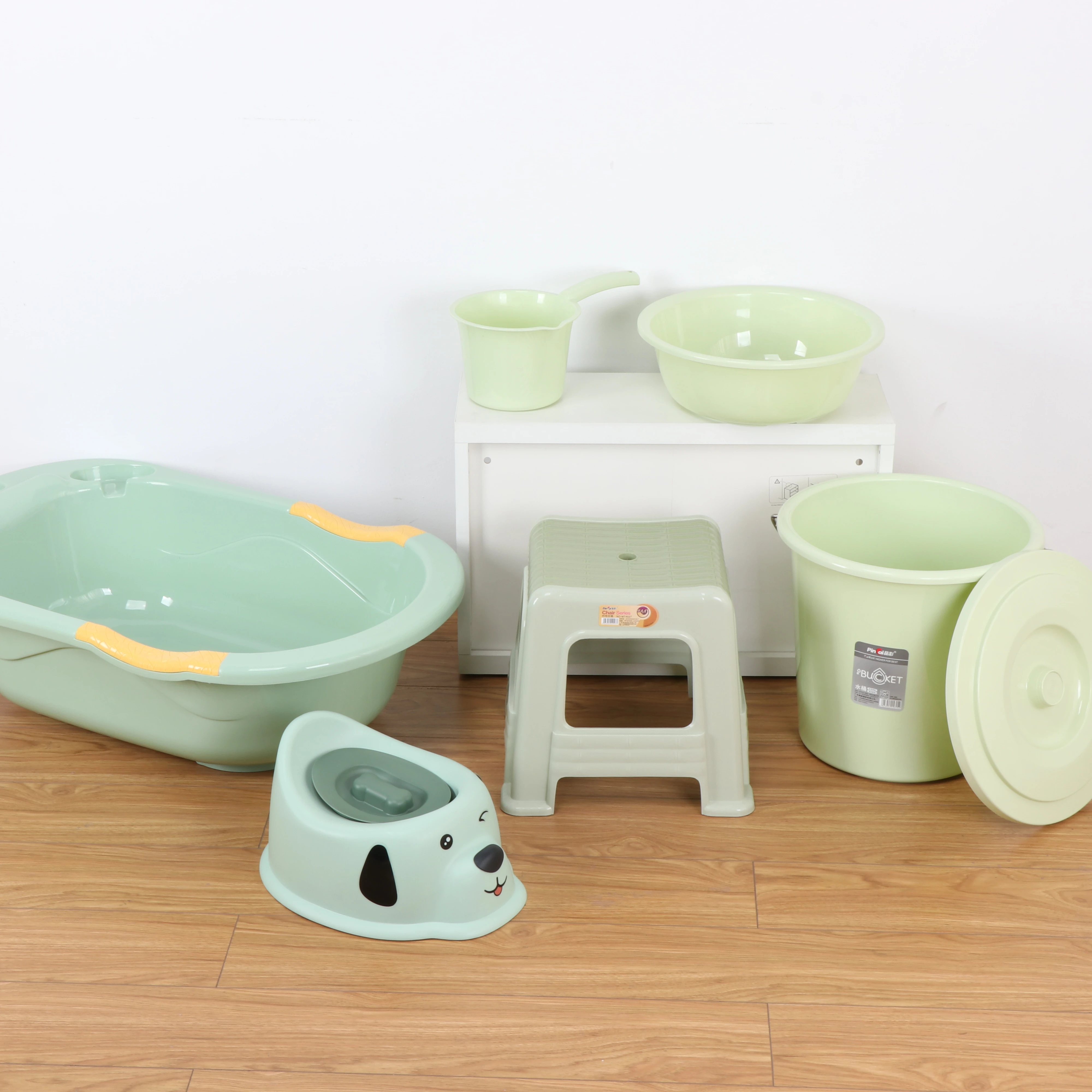 Factory OEM/ODM Plastic Baby Bath Tub Set Have Basin Water Bucket Scoop Chair Potty Laundry Basket Rack