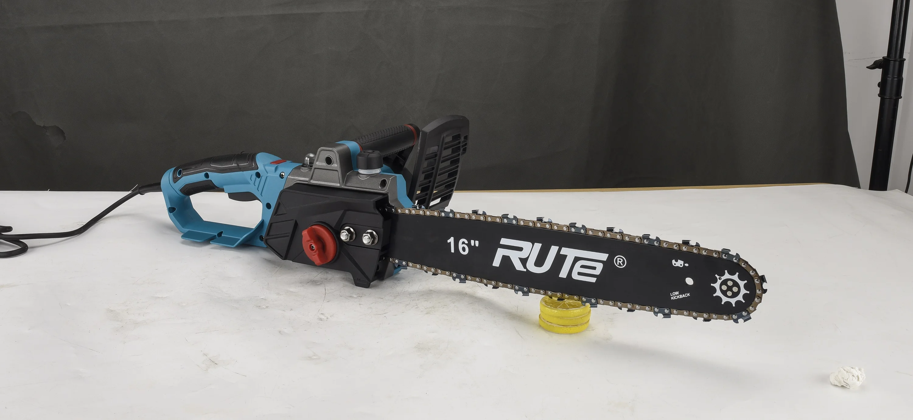 China Professional Manufacture Garden Equipment Chain Saw Chain Saw Wood Cutting Machine Electric Chainsaw