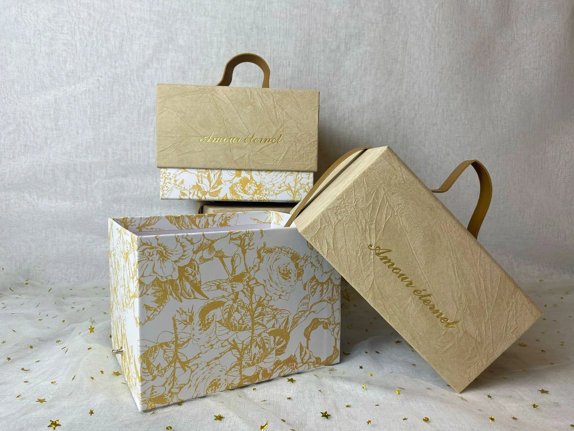 Wholesale Premium Set Square Red Velvet Cardboard box Custom Fold Luxury Hot Stamping Handle Magnetic Wedding Packaging Gift Box