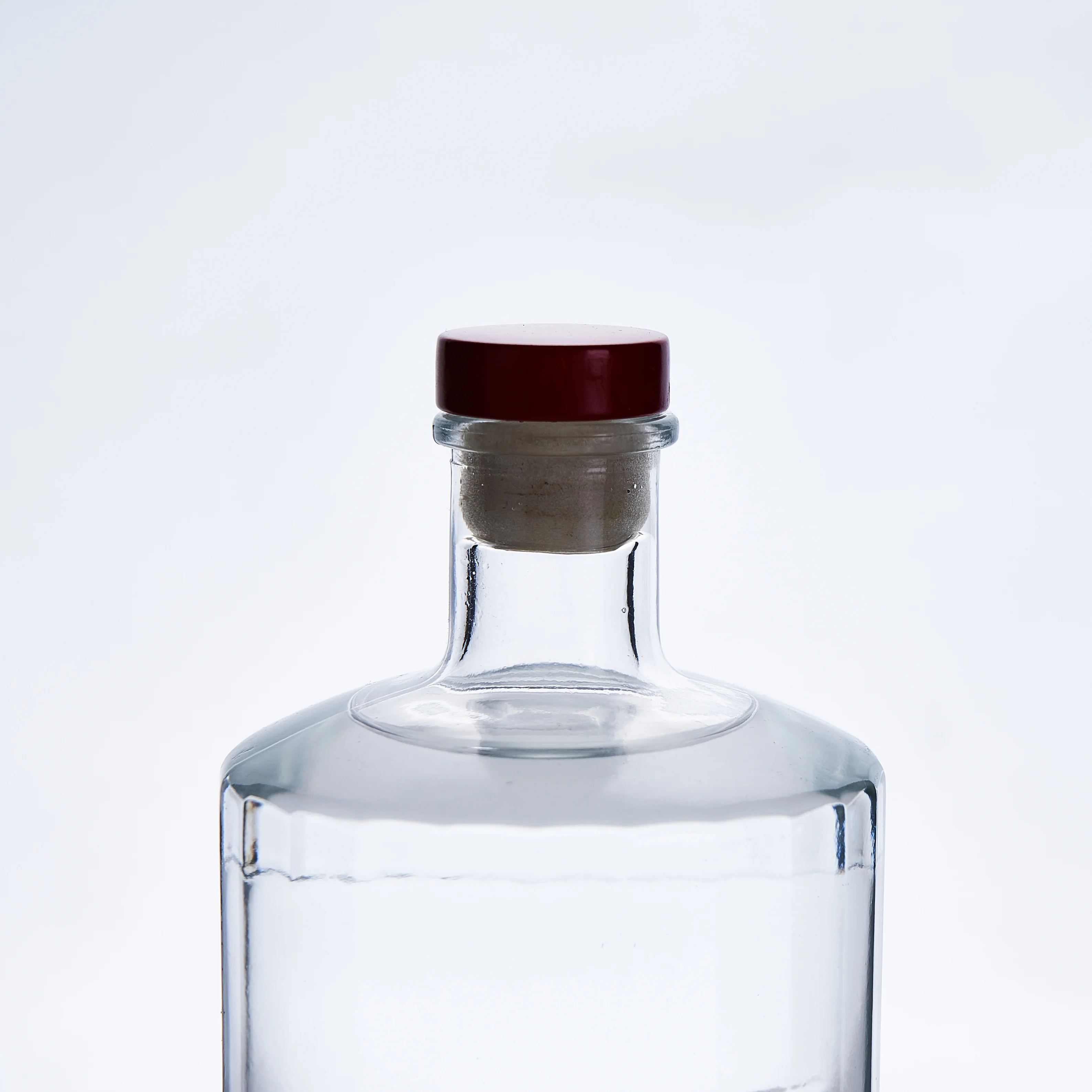 Creative Vodka Glass Bottle 500ml Wholesale Spirits Bottle Thick Bottom Liqueur Bottle with Lid