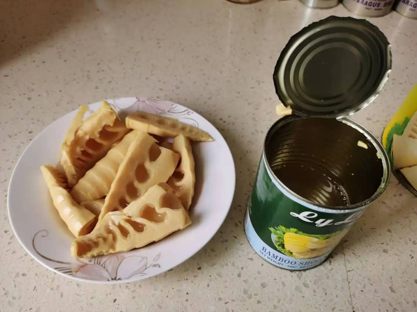 2022 newest corp Canned Bamboo Shoots Whole /Sliced/ stip/ /halved 2950g for Catering and Hotel Food Service