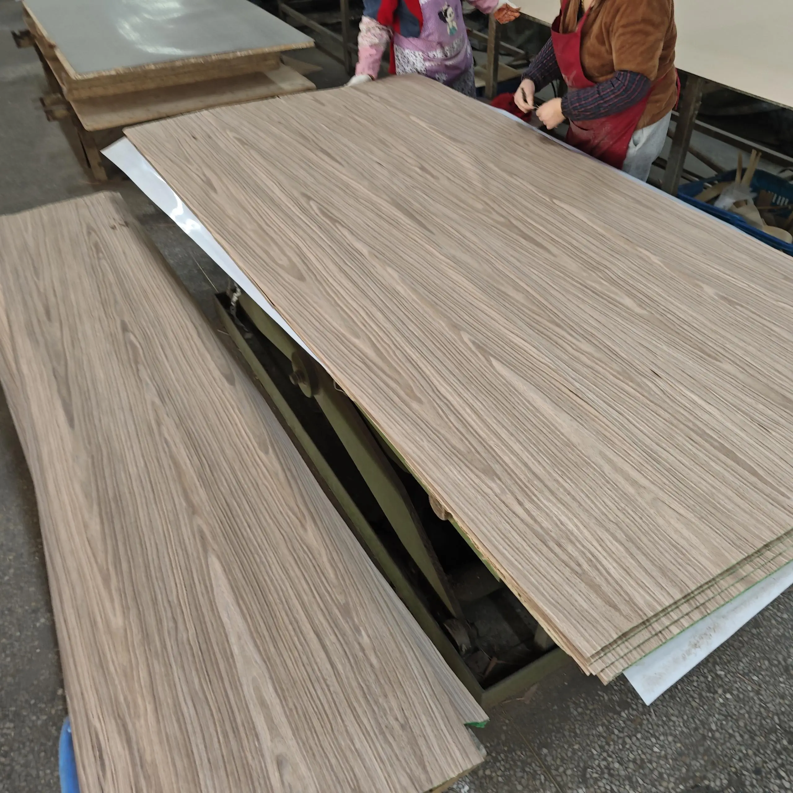 Vunir Best Price Packing Grade  Veneered plywood 1220x2440mm 18mm furniture plywood design