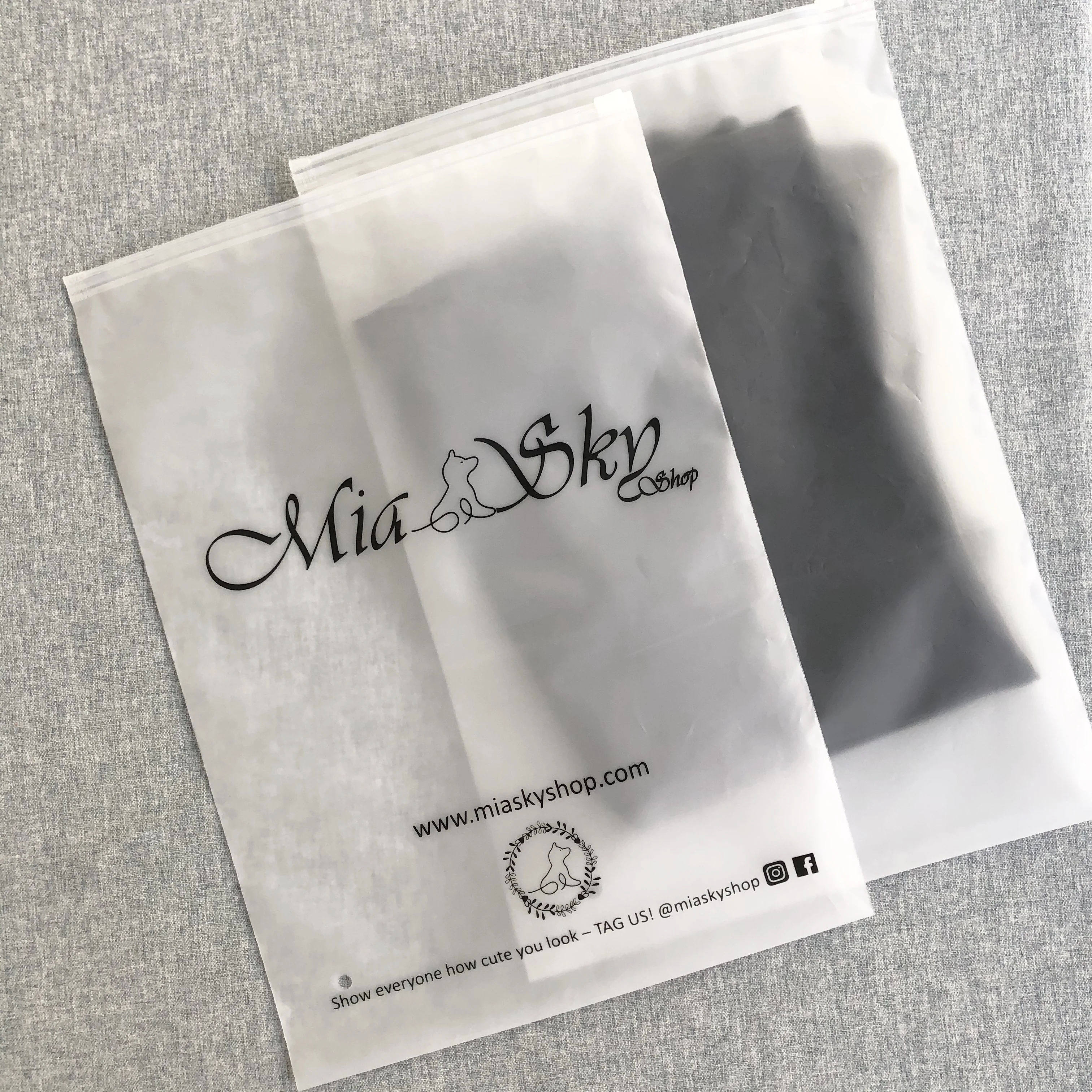 Custom Printed Plastic Underwear T-shirt Packaging Ziplock Bag,Frosted Poly Zipper Bag with Logo,Clothing Zip Lock Ziplock Bag