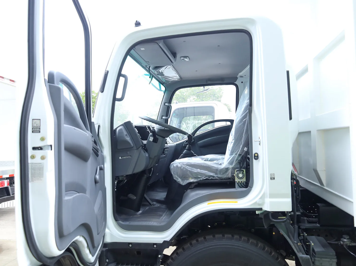 New Isuzu Dump Truck with 4HK Engine 4 to 7 Tons Tipper Truck Medium Duty Truck for Sale