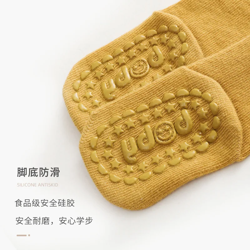 YUELI wholesales custom cartoon knee high anti-slip flooring baby socks