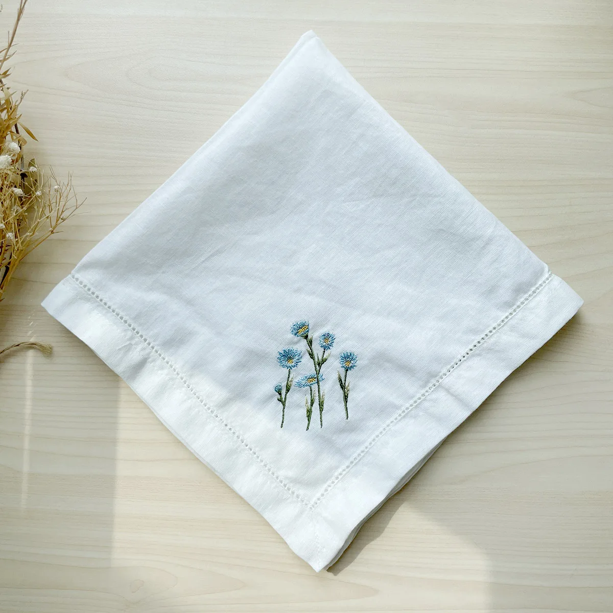 Wholesale 100% pure french linen napkins flower custom embroidered linen napkins for wedding/restaurant/party