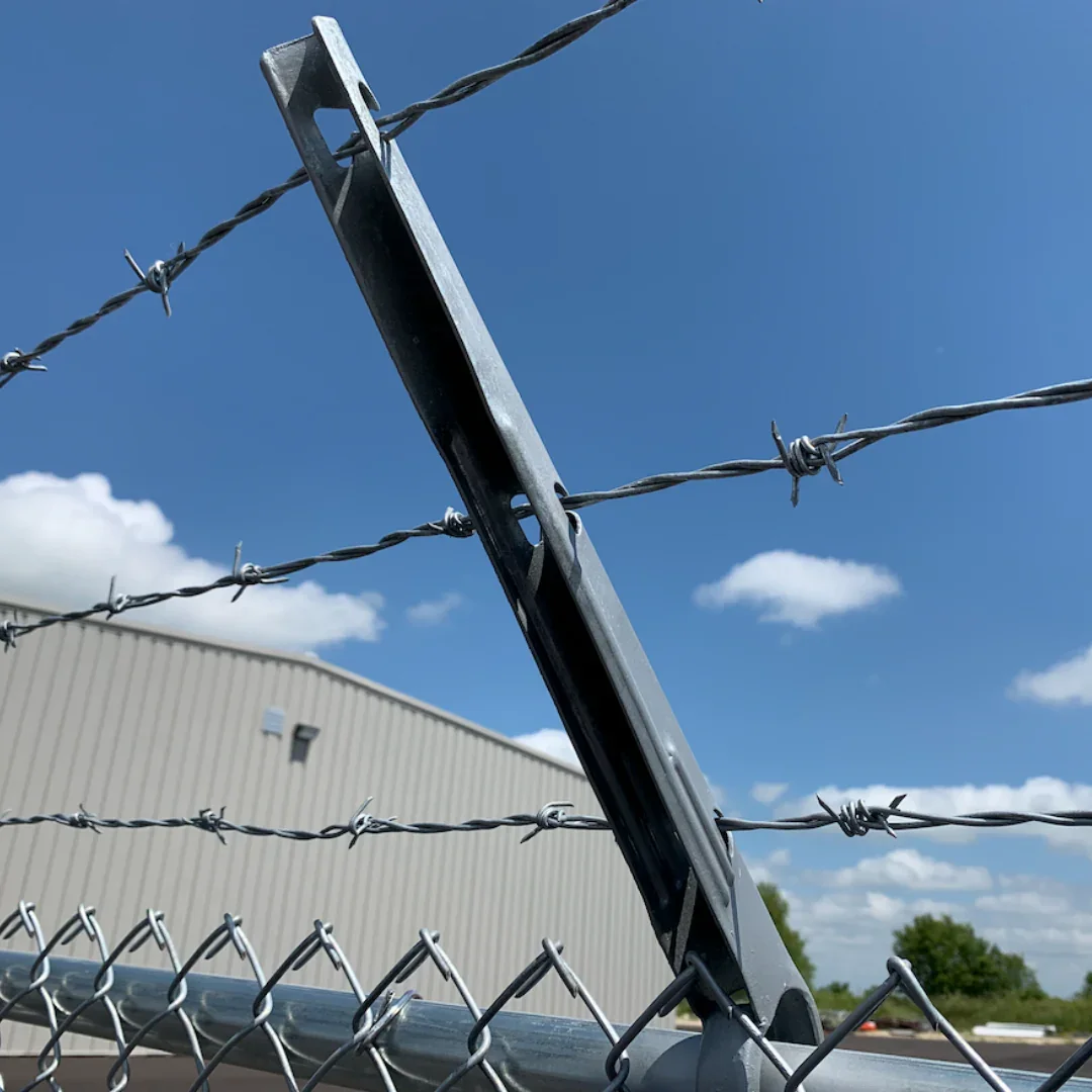 Wholesale Iron Barbed Wire Mesh Hot Dip Galvanized Zinc Barbed Wire Fence for Prisons Highways Farm Security