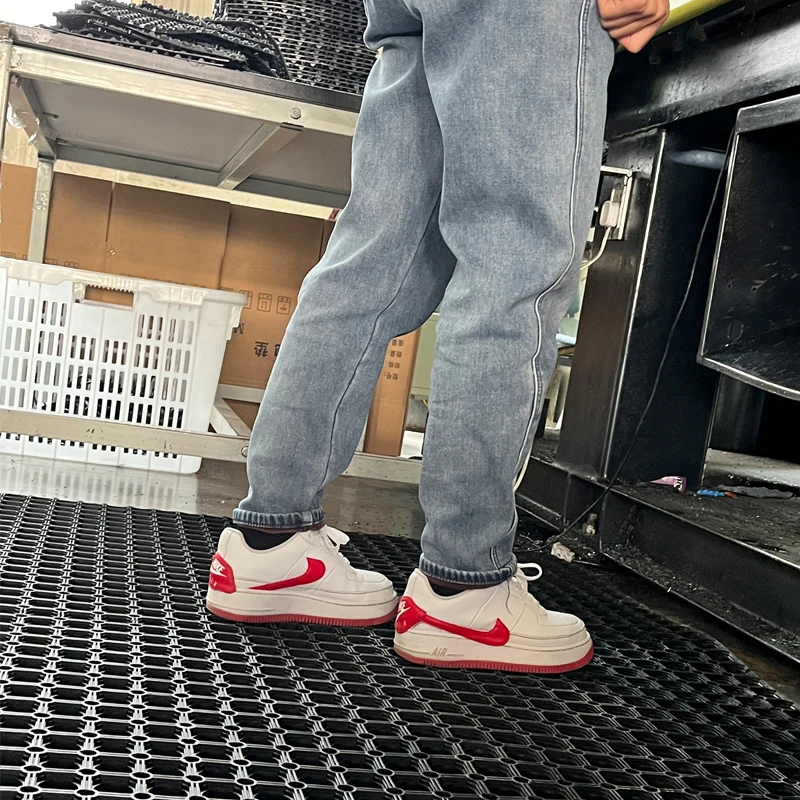 Durable and easy to clean with small hole grip anti slip o ring floor door rubber mat