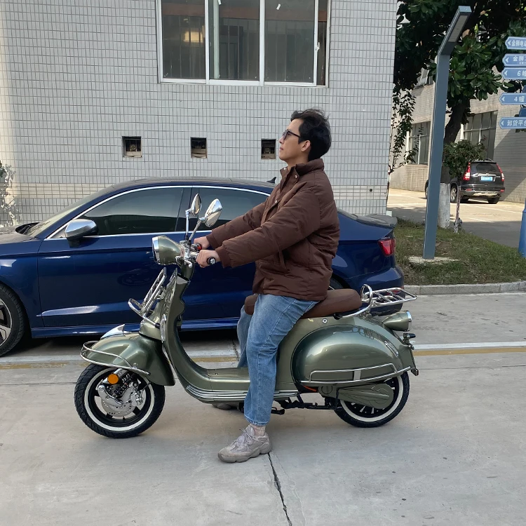 EU warehouse Italy style scooter 2000W 60V 20AH electric scooters with lithium battery two wheels motorcycles adult EEC