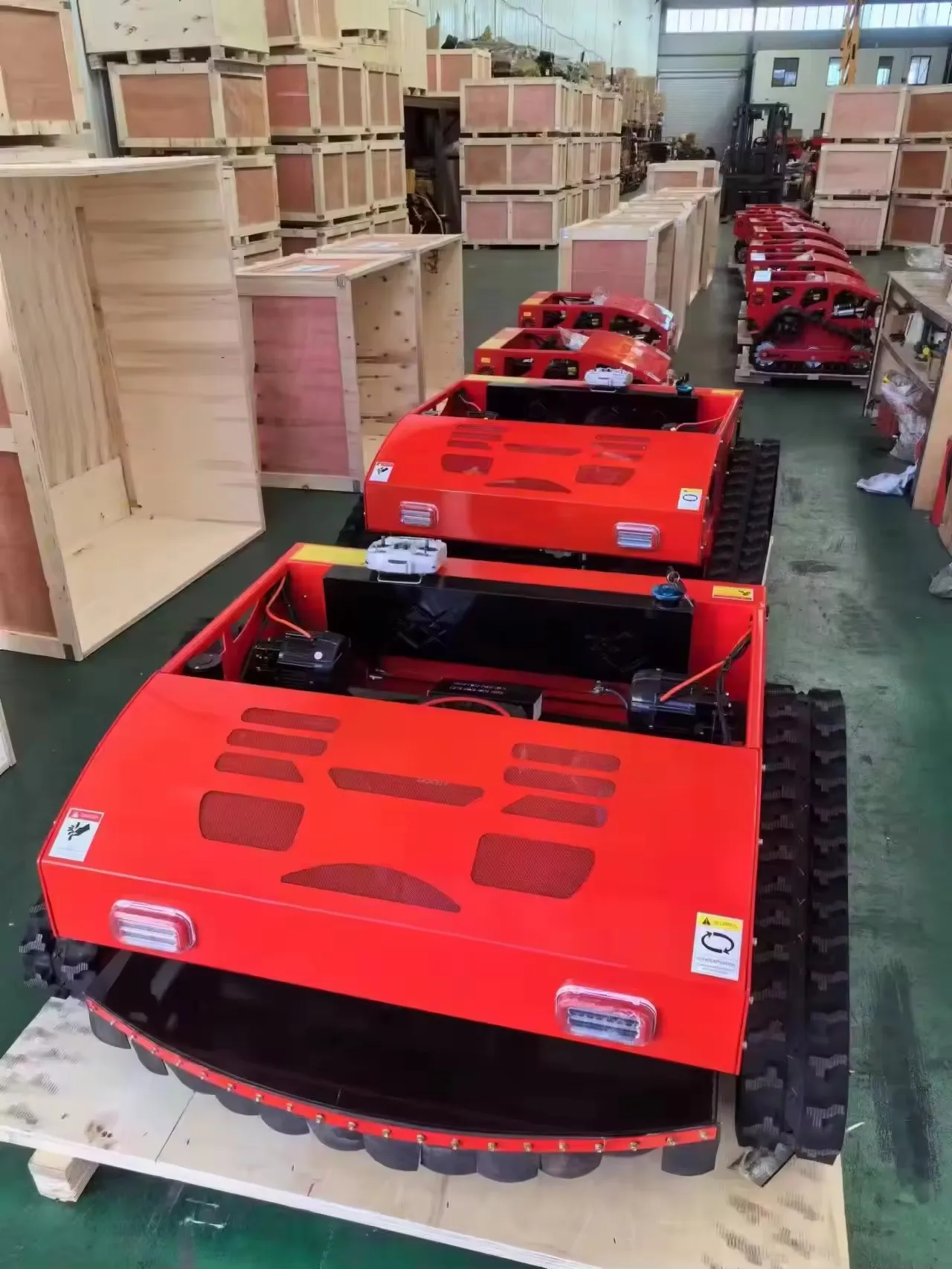 Remote Control garden Crawler Lawn Mower Small Lawn Mower For Wasteland Mower On Road Slope