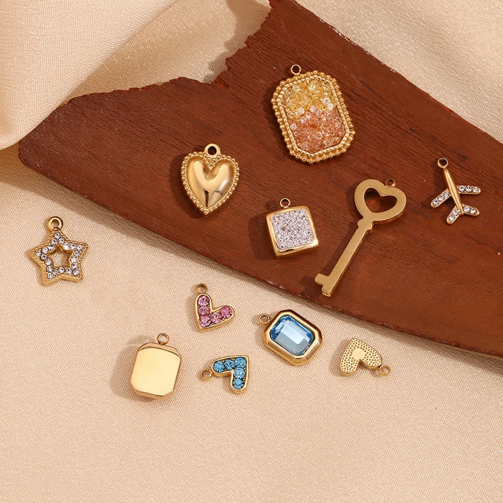 HOVANCI Wholesale Fashion Stainless Steel 18K Gold Plated Pendants Waterproof Shining Zircon Charms for Jewelry Making