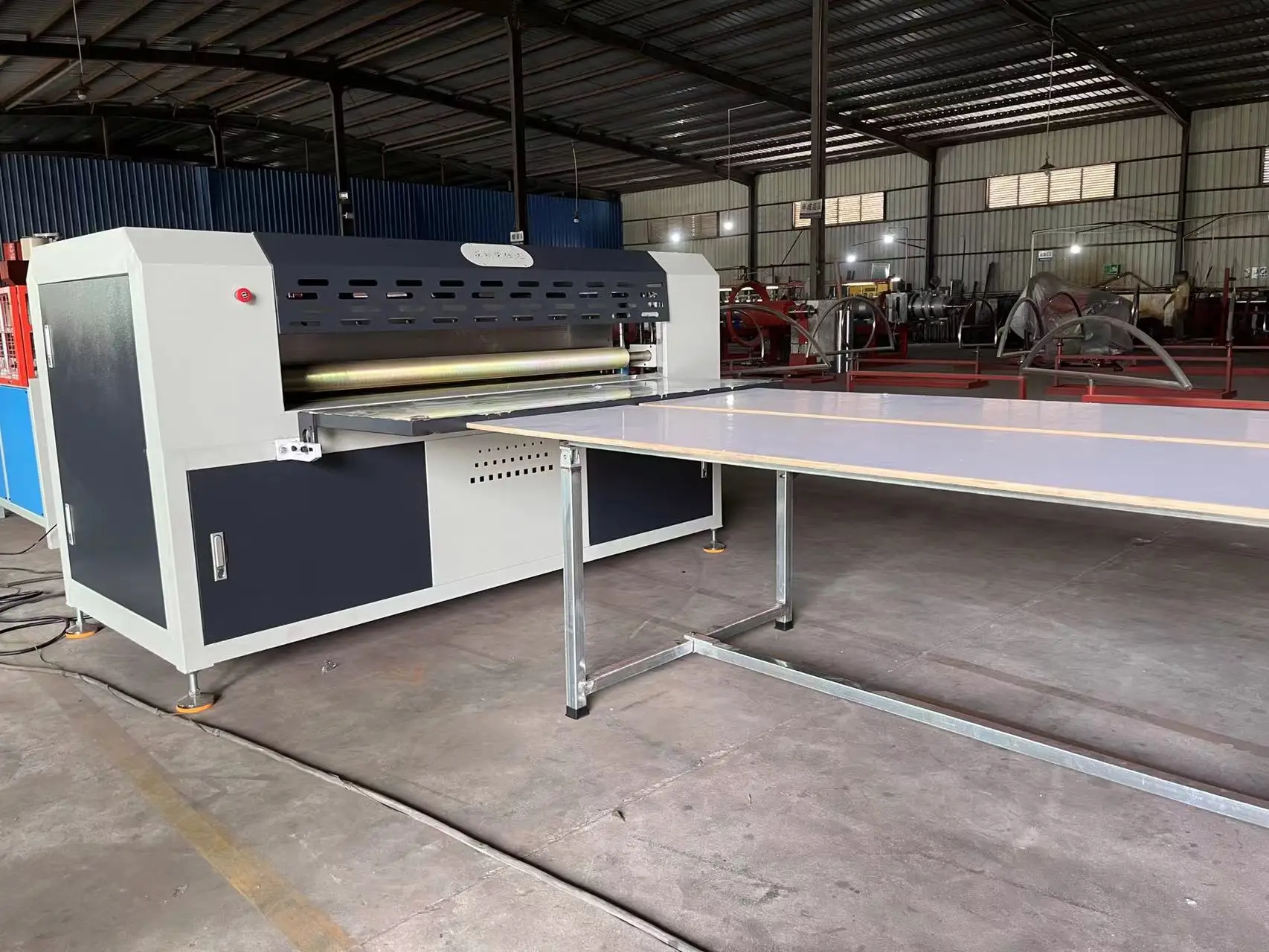 Automatic exhaust cutting machine