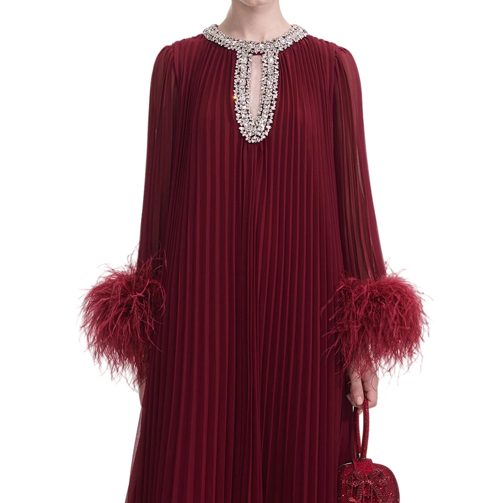 TWOTWINSTYLE Hot Selling Temperament Dress with Ostrich Fur Decoration Loose Long Skirt with Diamond Studded Neckline Dress