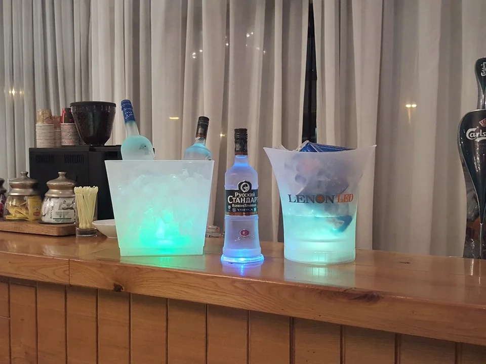 transparent colorful led gradient light glowing 4l 5l acrylic clear beer champagne plastic led ice bucket