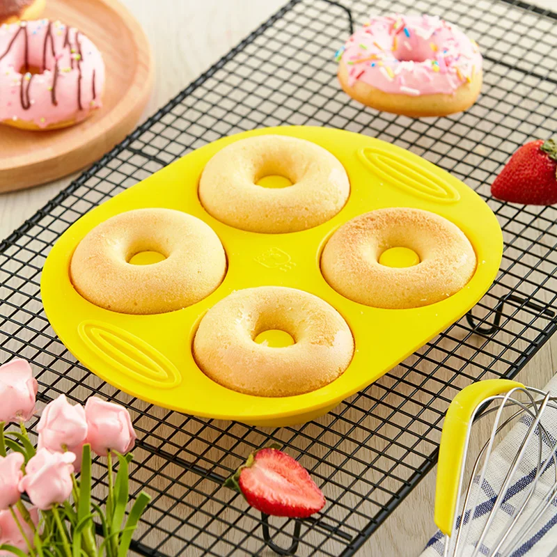 2021 New Product Non-Stick Yellow Silicone Donuts Molds Baking Tools Wholesale Donuts Molds