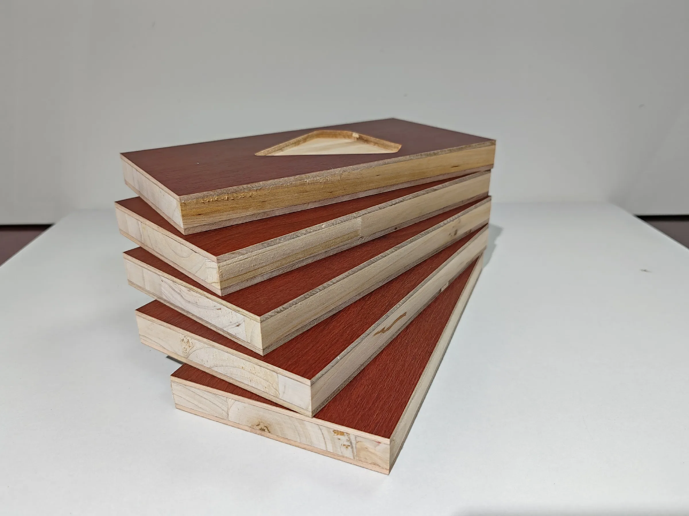 Wholesale Pine Wood Factory Hot Selling Construction Cedar Sawn Wood 2x4 Clear Pine Lumber