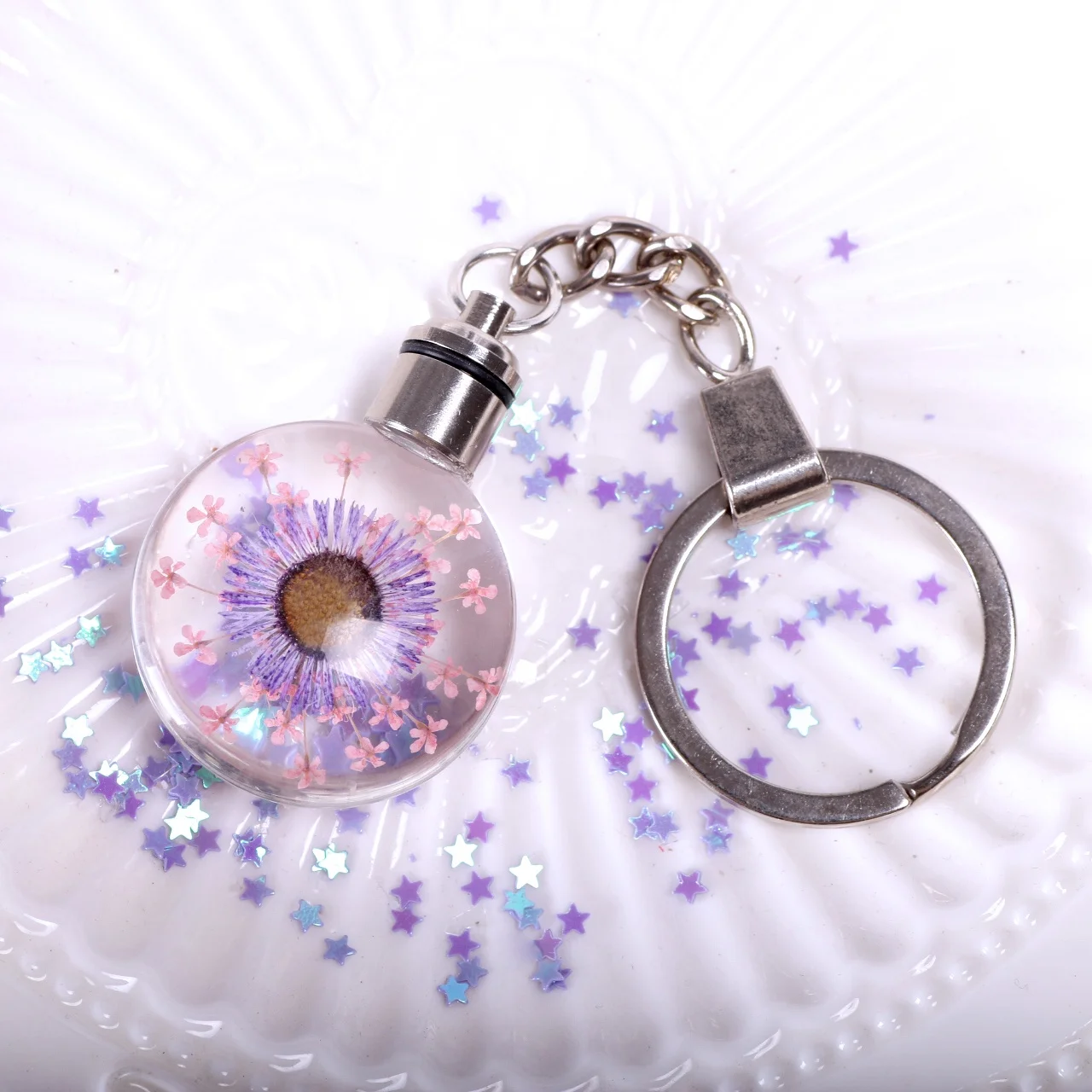 
QIYUE Dried Flower Real Flower Transparent Led Crystal Glass Keychain Charms 
