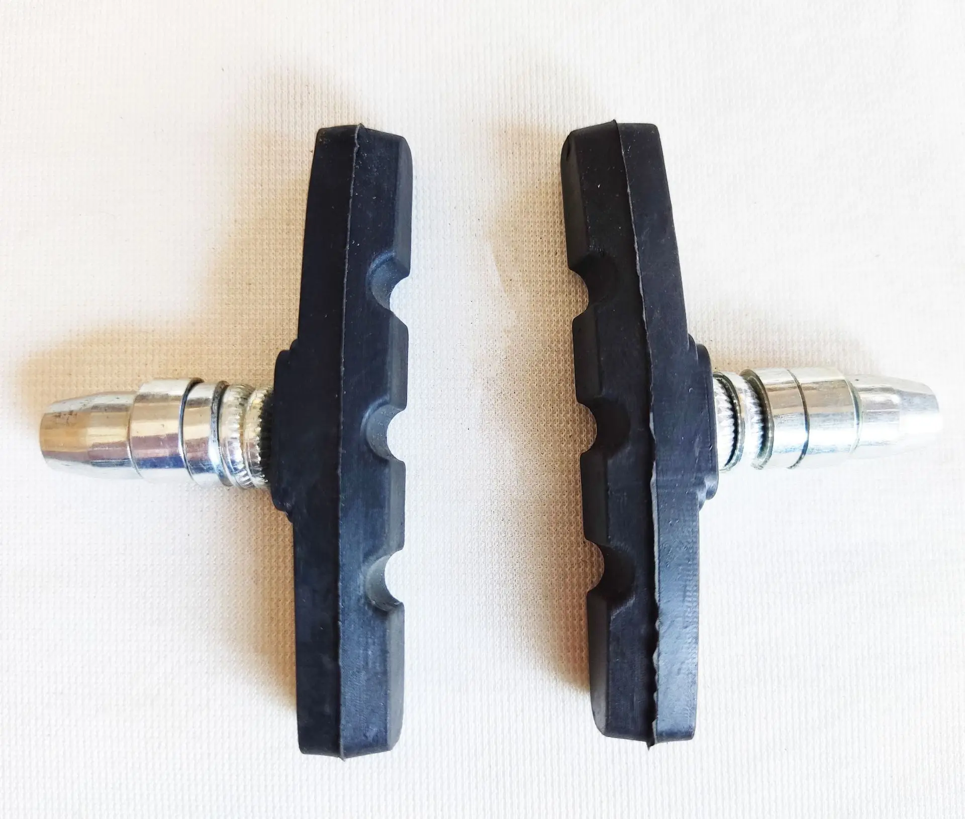 Good quality bike V-brake parts steel and rubber bicycle brake pads components 70mm bicycle brake shoesPopular