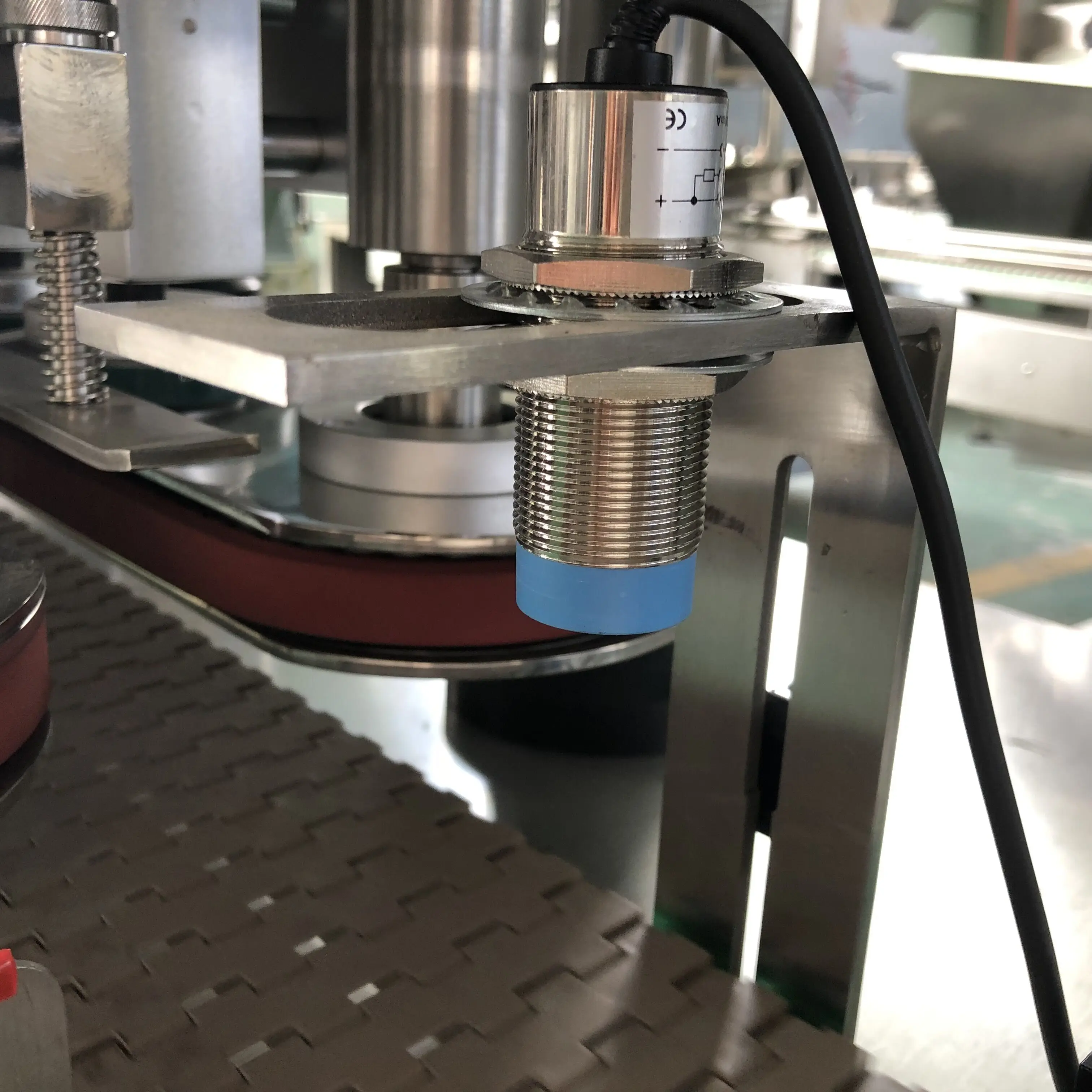  New Condition Automatic Capper For Plastic Bottle Capping