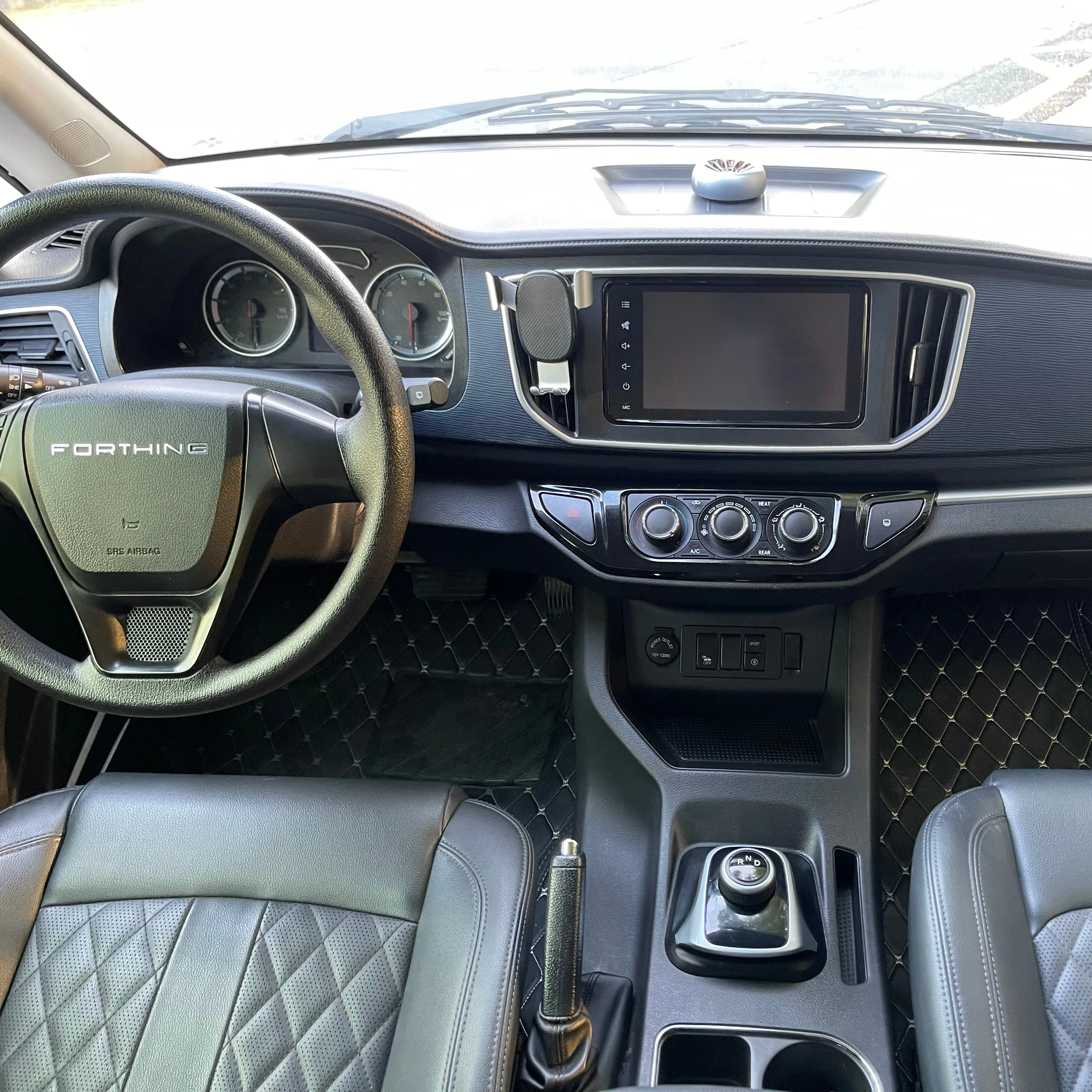 Популярный автомобиль произведенный в Китае Dongfeng Fengfeng Lingzhi M5EV Новый энергетический 7-местный большой вместимости чистый электрический