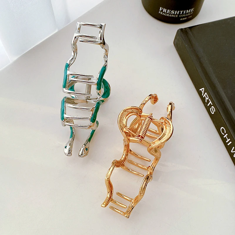 Ins Hot Selling Metal Snake Shape Animal Hair Accessories 10.5cm Large Cold Wind Hair Claw Clips For Women