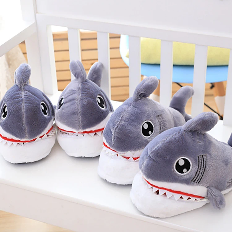 Free sample UGGI Wholesale Funny Comfy Winter Warm Unisex One Size Indoor Bedroom Animal Slides Fur Plush Shark Slippers