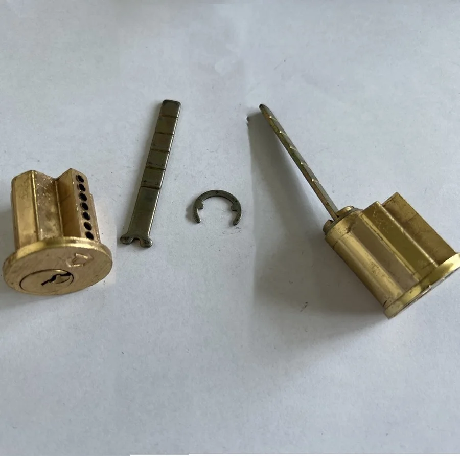 Lock cylinder master-ring assembly machine  to assembly  Seeger Ring and Steel Cam into the locks Cylinder