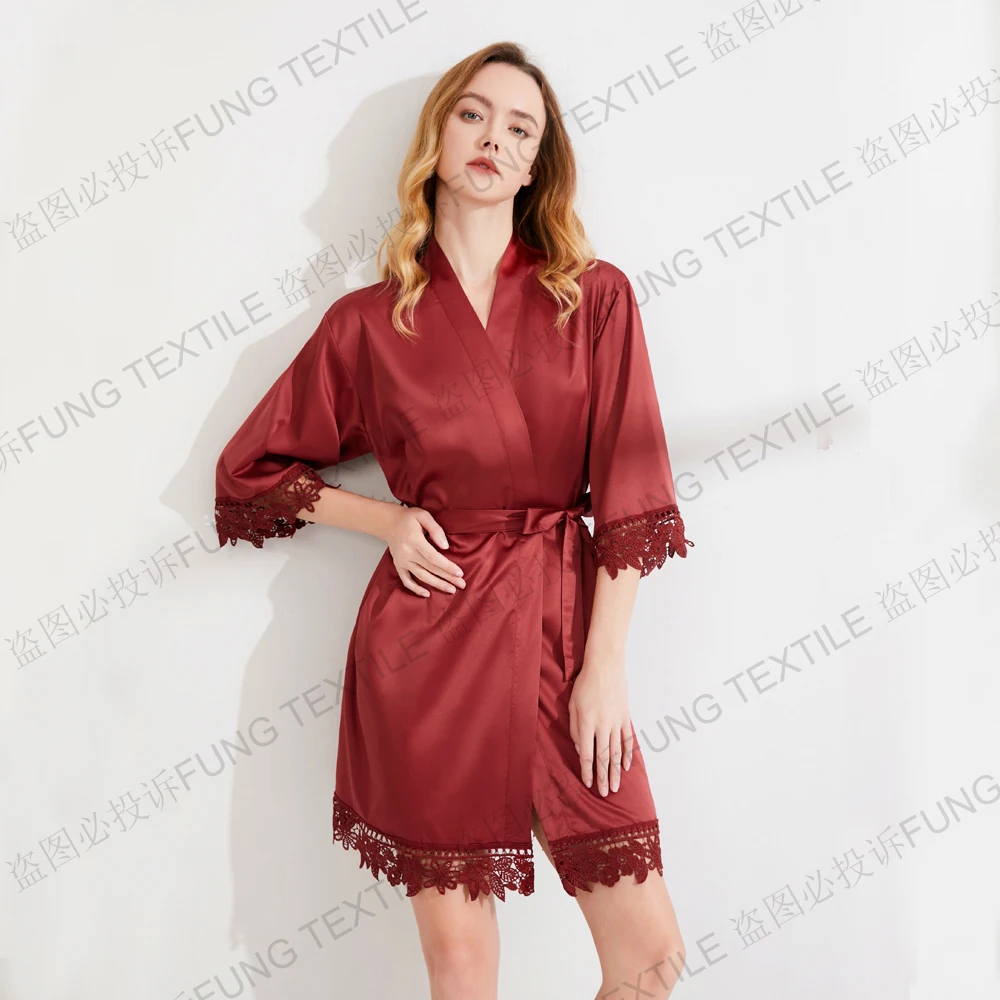 3031 Атласный халат с кружевной отделкой
