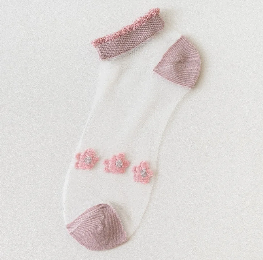 New socks women summer shallow mouth invisible breathable Korean version of cute students transparent small daisy glass stocking