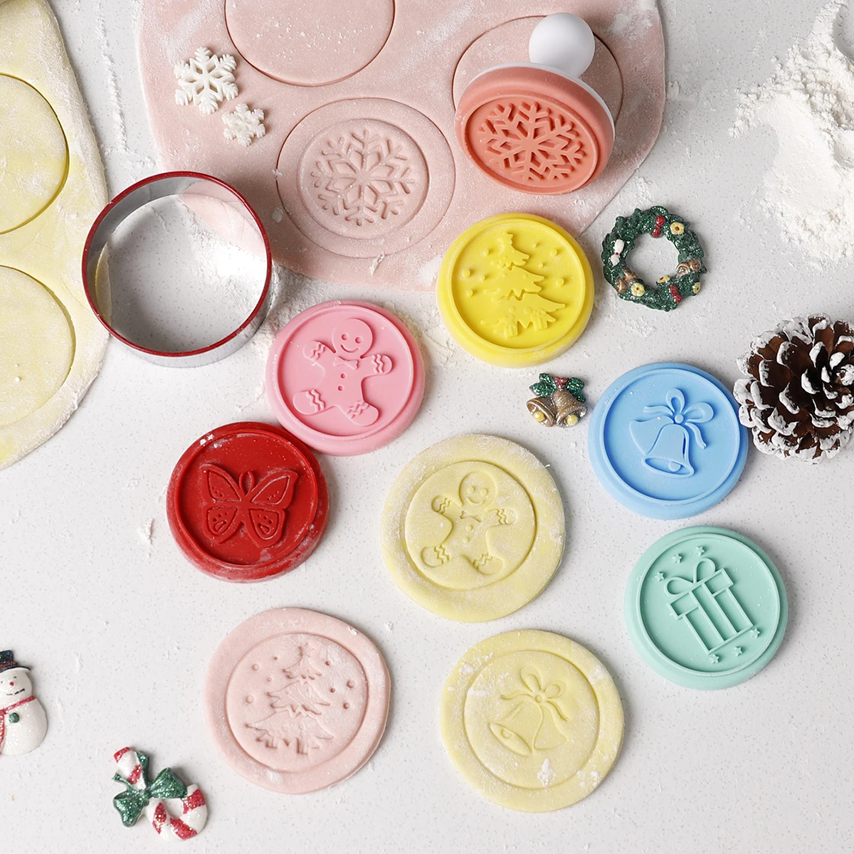 Custom 8 pcs colorful christmas silicone baking cookie mold cookie cutter stamp set