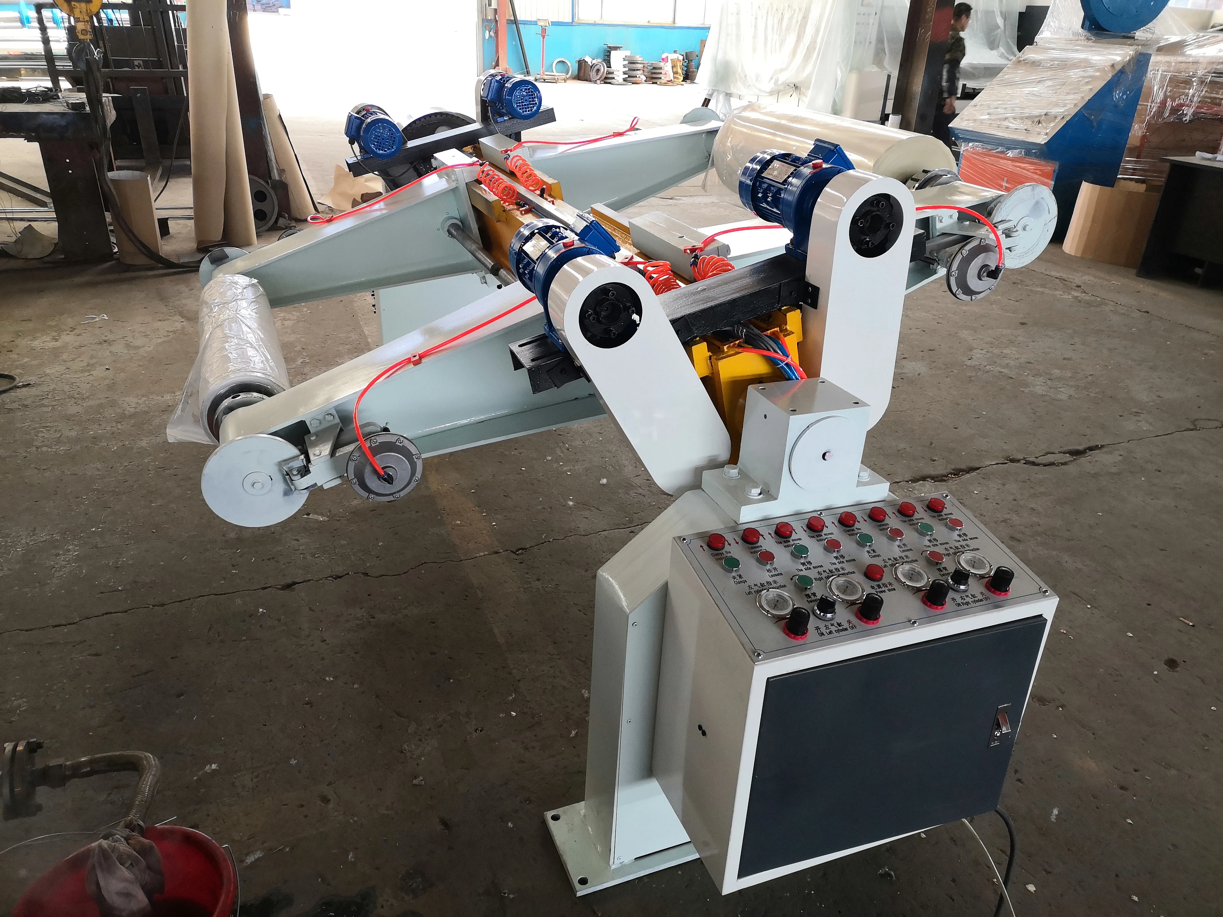 1400 - 1800 mm Width Reel Paper Shaftless Hydraulic Mill Roll Stand For 3 5 7 Layer Paperboard Production Line