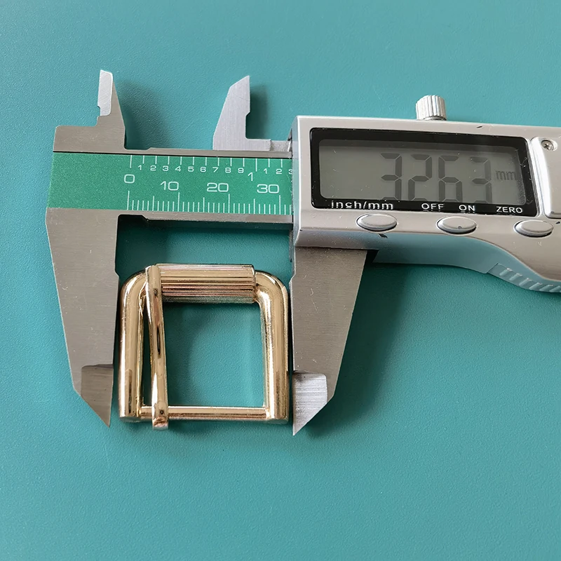 Factory Wholesale Custom logo fashion Western belt buckles retro metal pin buckle belt for bags women