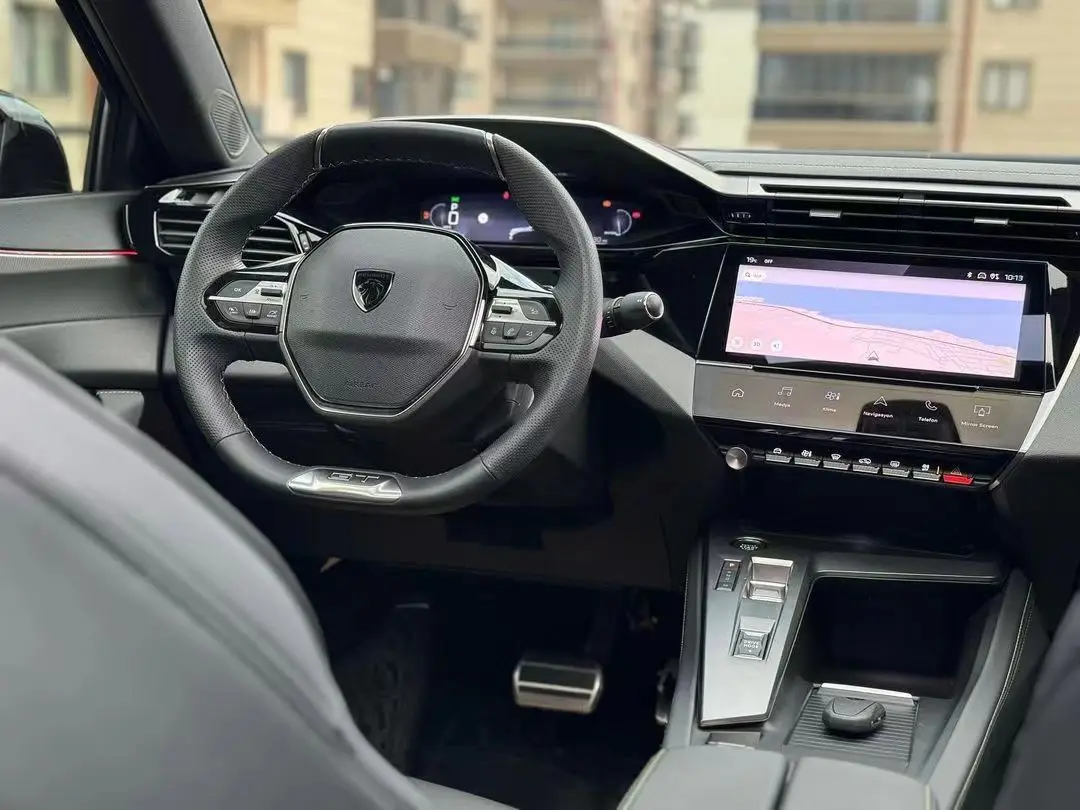 Dongfeng Peugeot 408X бензиновые автомобили с выдающимся ускорением продвигают вас вперед легкостью позволяя вам наслаждаться вождением