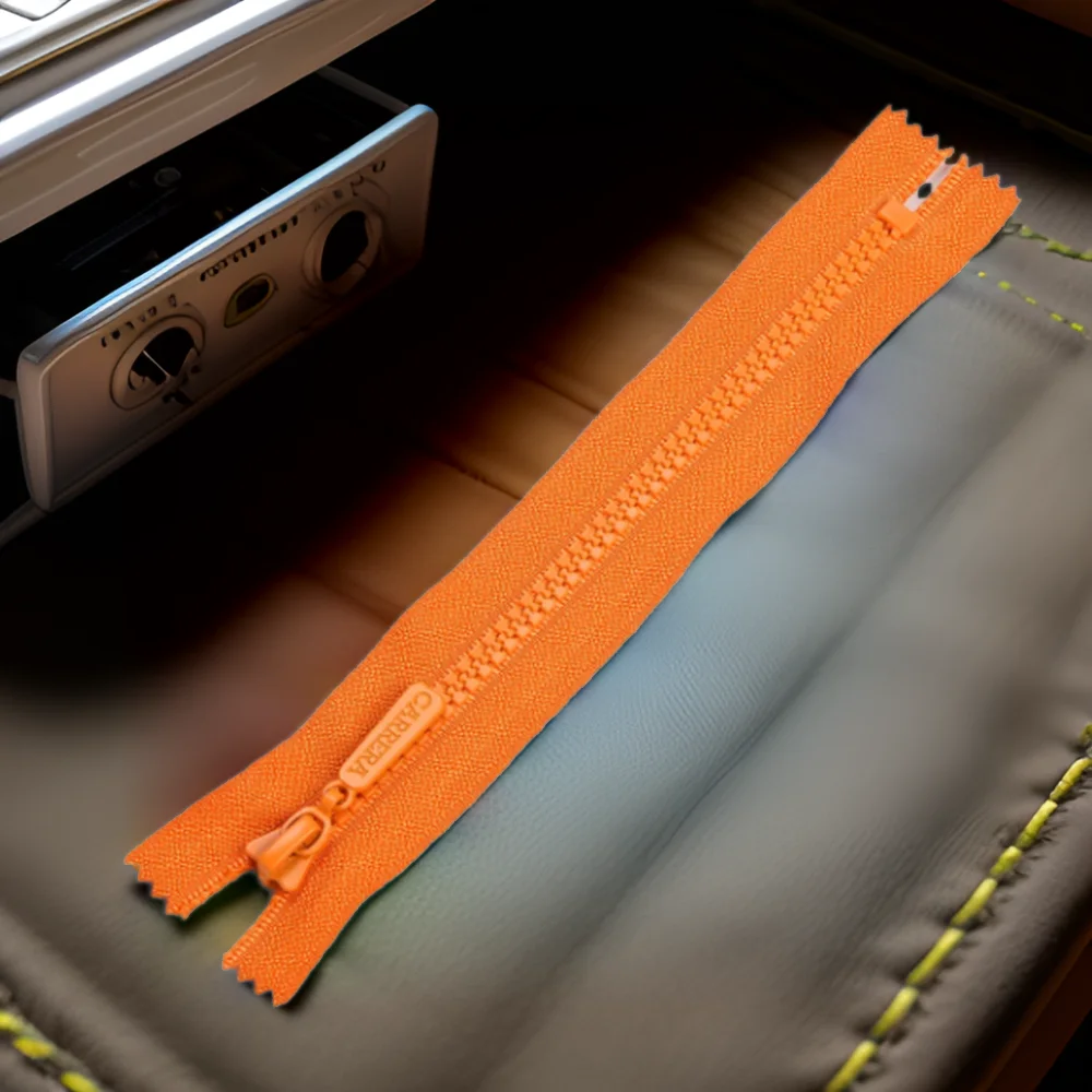HOO Brand Custom Handbag Zipper No. 3 5 8 Resin Closed Tail Plastic Zipper for Bags Factory Wholesale