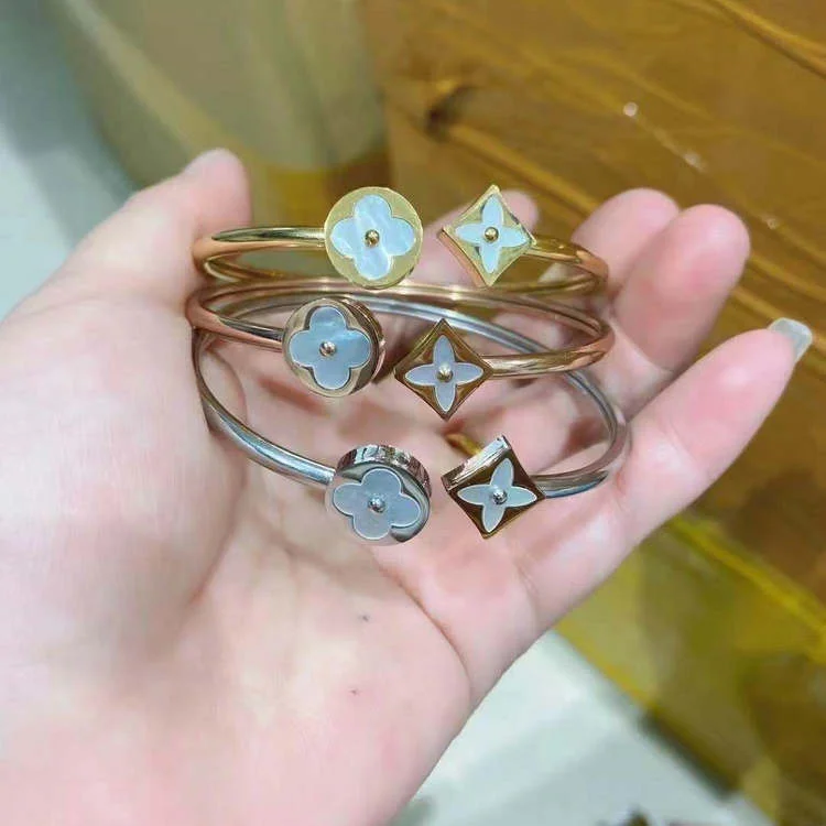 Gold Silver Rose Gold Titanium Steel Bracelet inlaid with Exquisite Diamond with Butterfly and Flower Pattern