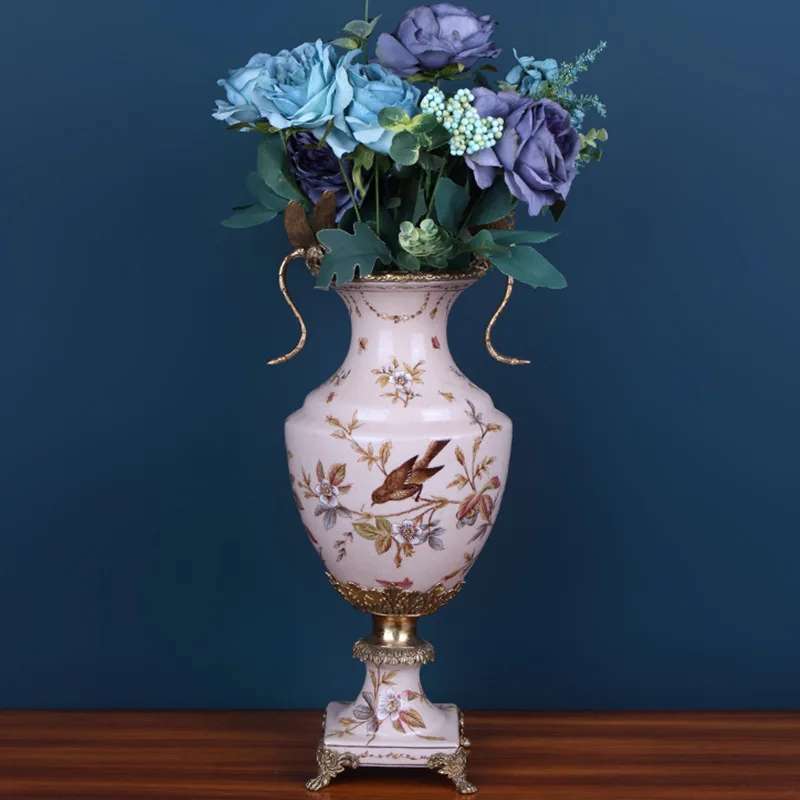 European Style Soft Mounted Ceramic Vase Blue And White Porcelain Vase