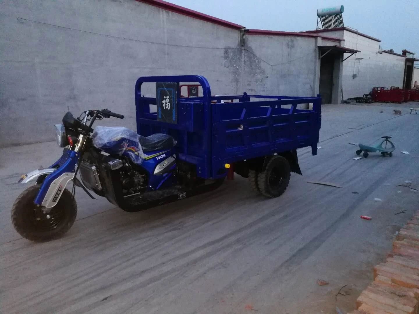 Cheap Petrol Three Wheel Cargo Tricycle Motorcycle 5 Wheel Trike Petrol Motorcycle