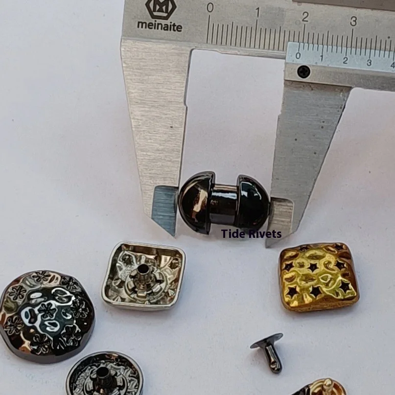 Pyramid Square Snowflake Pattern Collusion Nails Plating Technique Jeans Bags Leather Goods Packaging Accessories Rivets