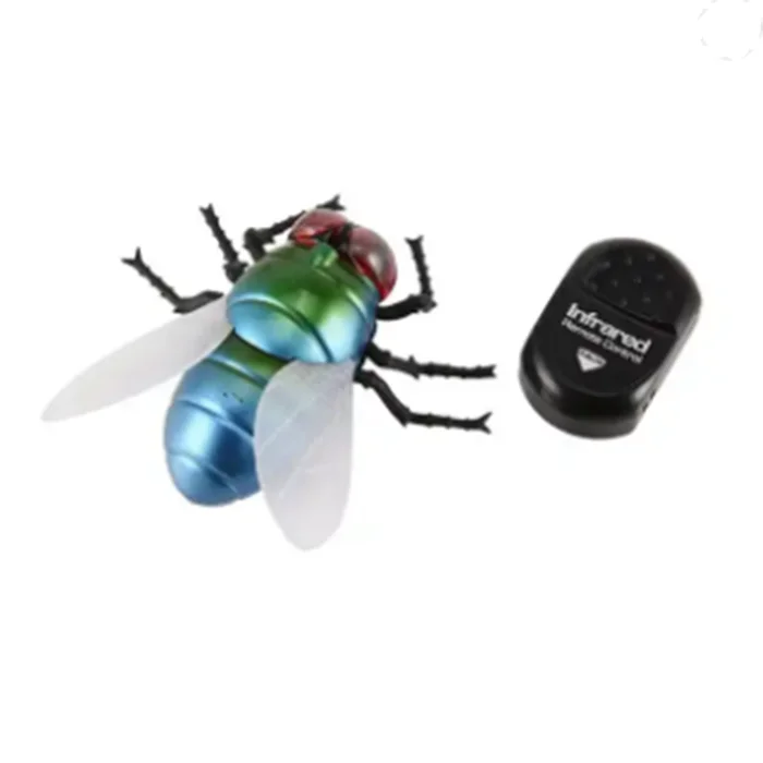 Novelty Gag Toy Simulation Insects Ladybug Flying Bee Cockroach Beetle Infrared RC Plastic Toy Remote Control Animal Pranks Toy