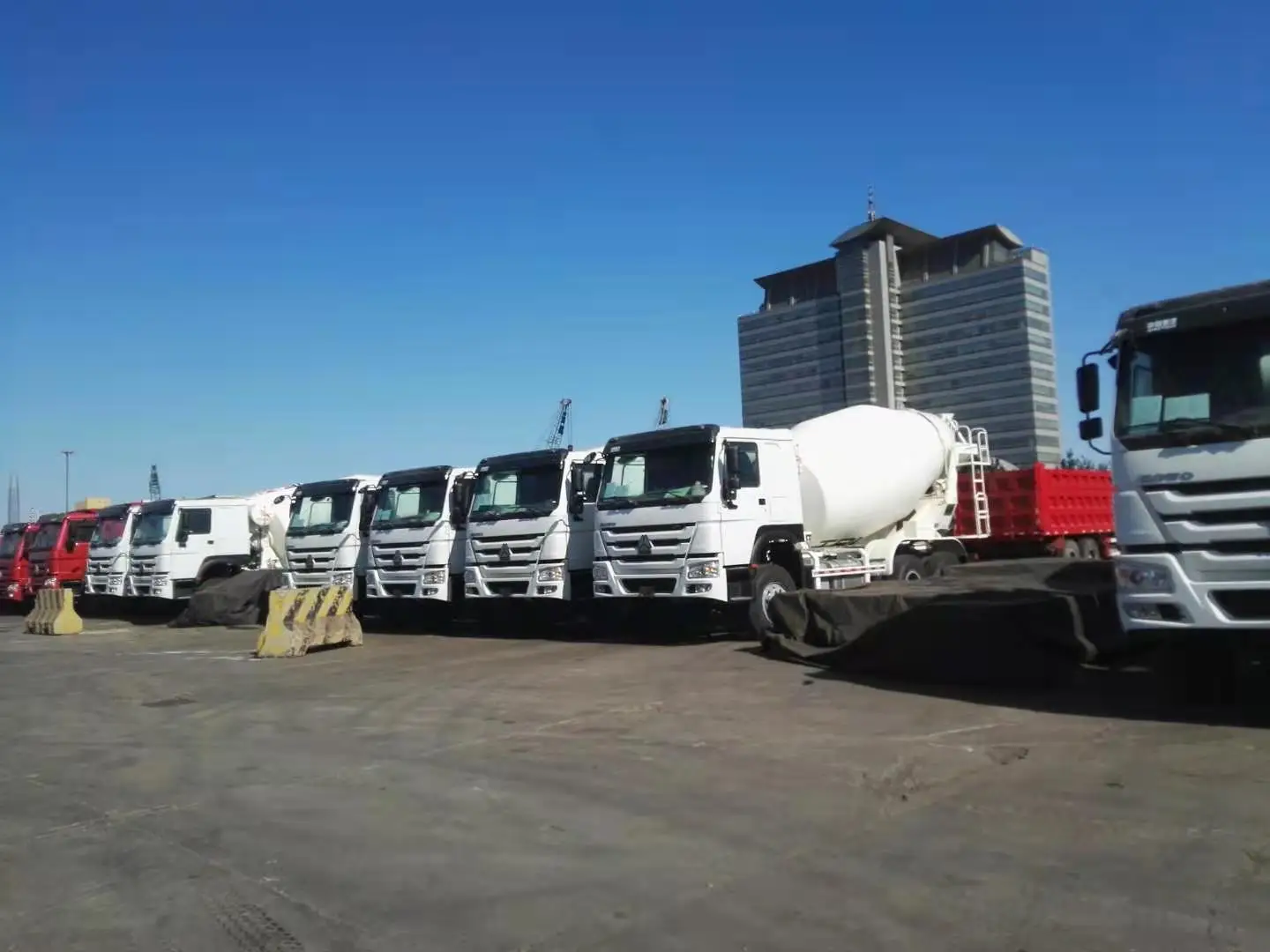 Factory sells truck mixers concrete mixers cement mixers