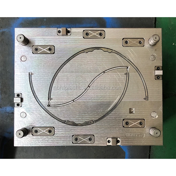 bucket handle injection mold