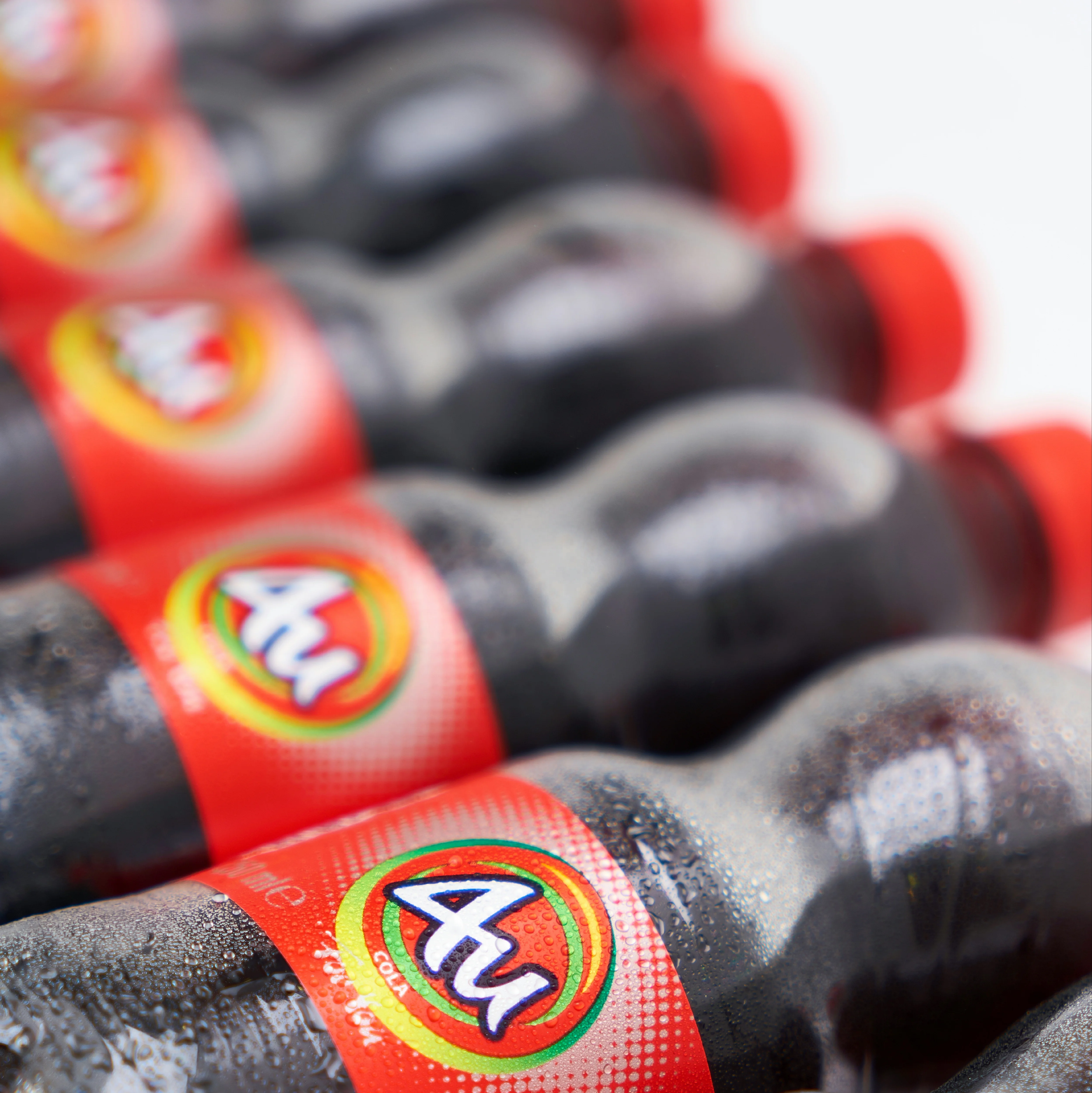 Cola Flavored Sparkling Beverage 4U Cola Carbonated Soft Drink 250 mL Cold Halal Non Alcoholic Fresh Sparkling Cold Beverage New