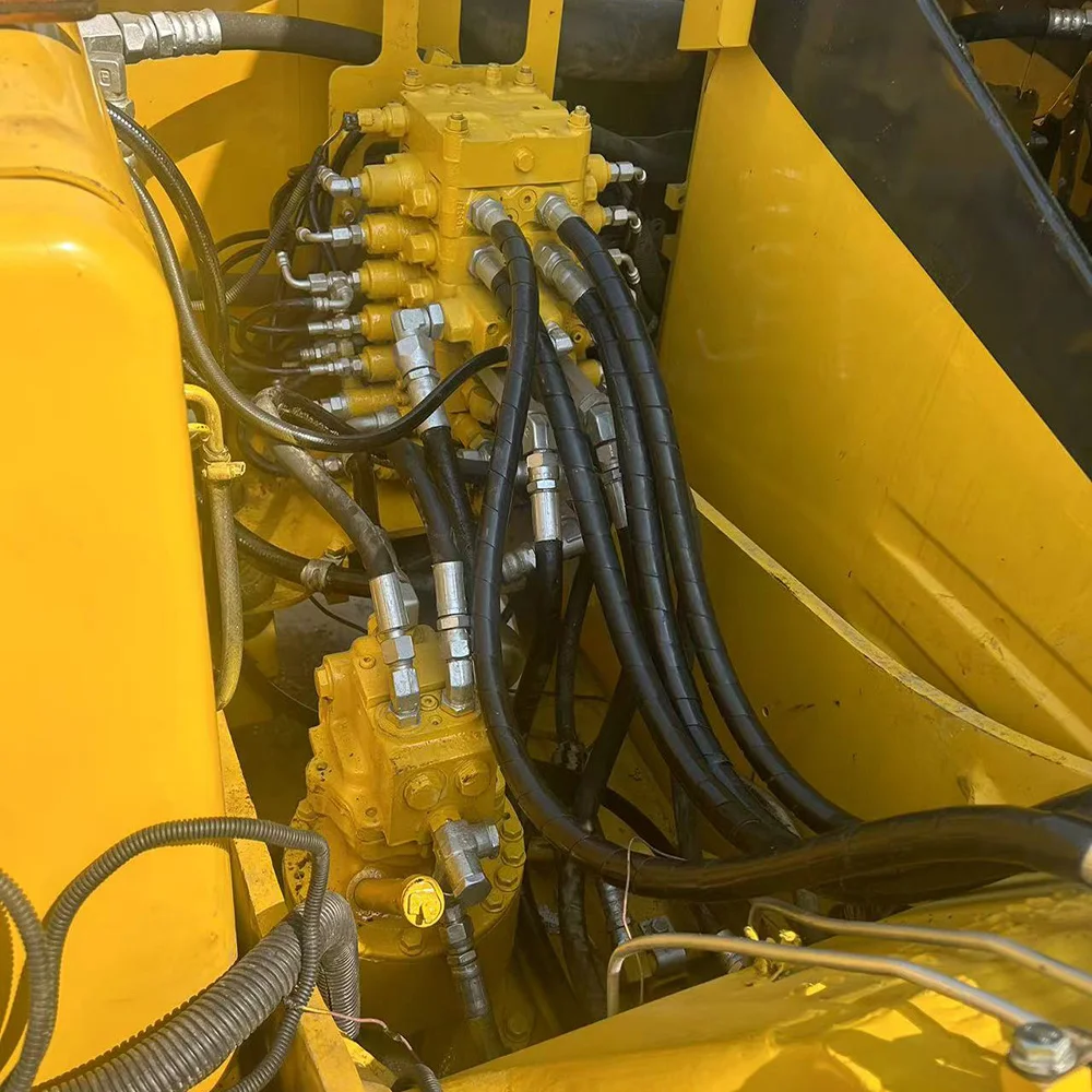 Экскаваторы Komatsu pc130 очень хорошие характеристики землеройные машины экскаватор