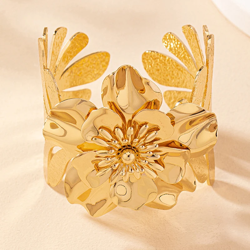 2024 New Arrival Fashion Minimalist hot selling circular flower bracelets retro leaf women flower open cuff bangle bracelets