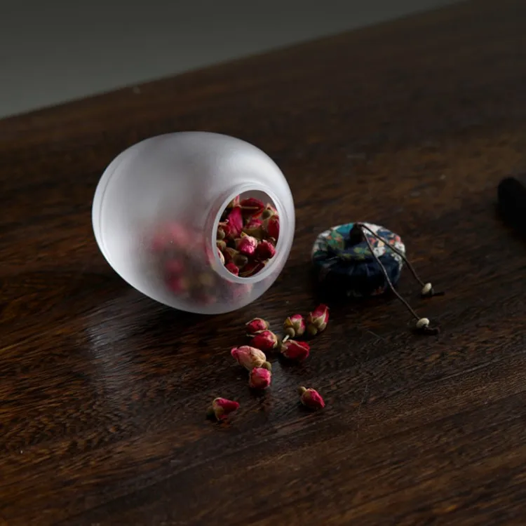 
Wholesale Customized Frosted glass storage jar with a cover moistureproof handmade glass tea canisters 