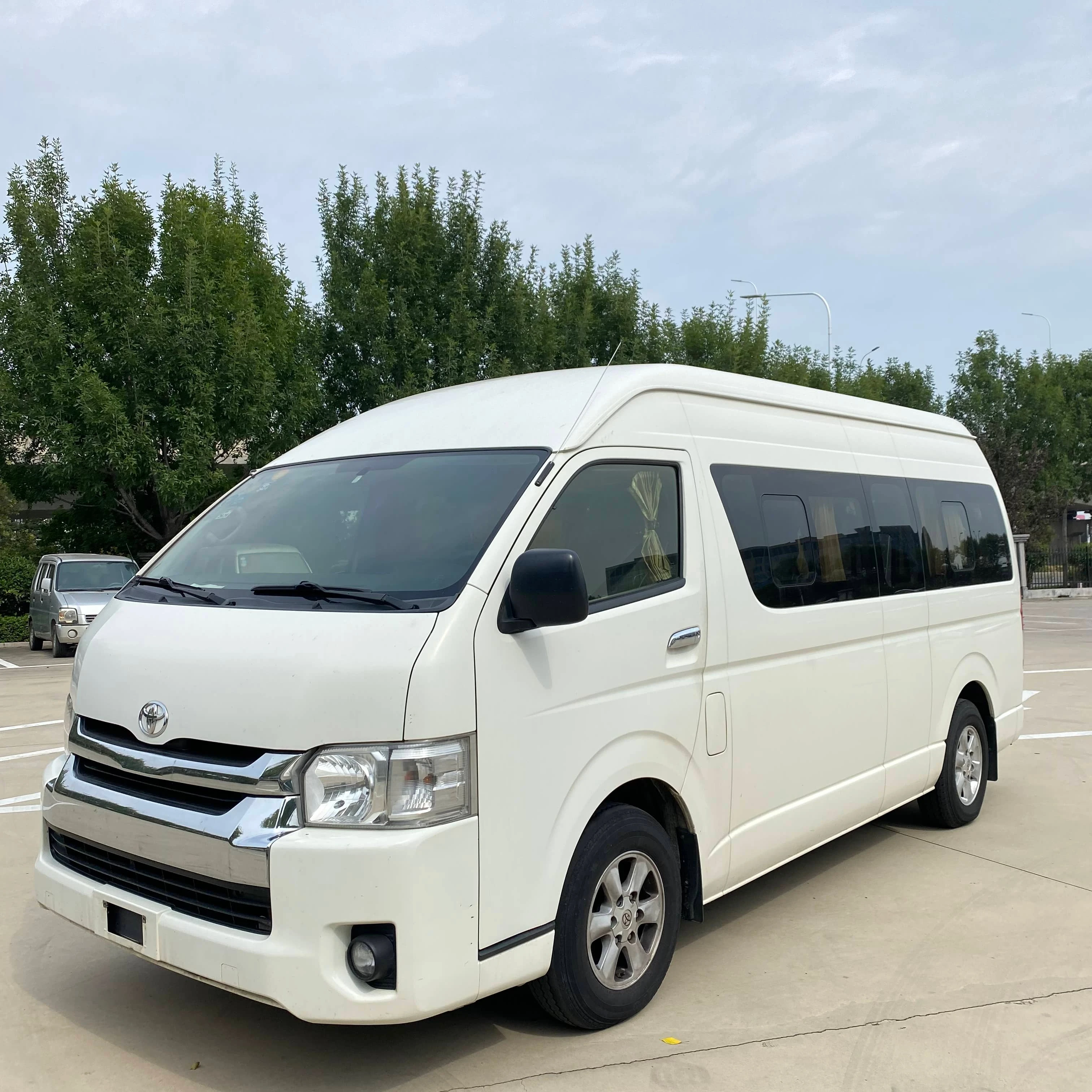 Wholesale Hot Style Cars Used Toyota For Sale Used Hiace Bus With Hot Sale