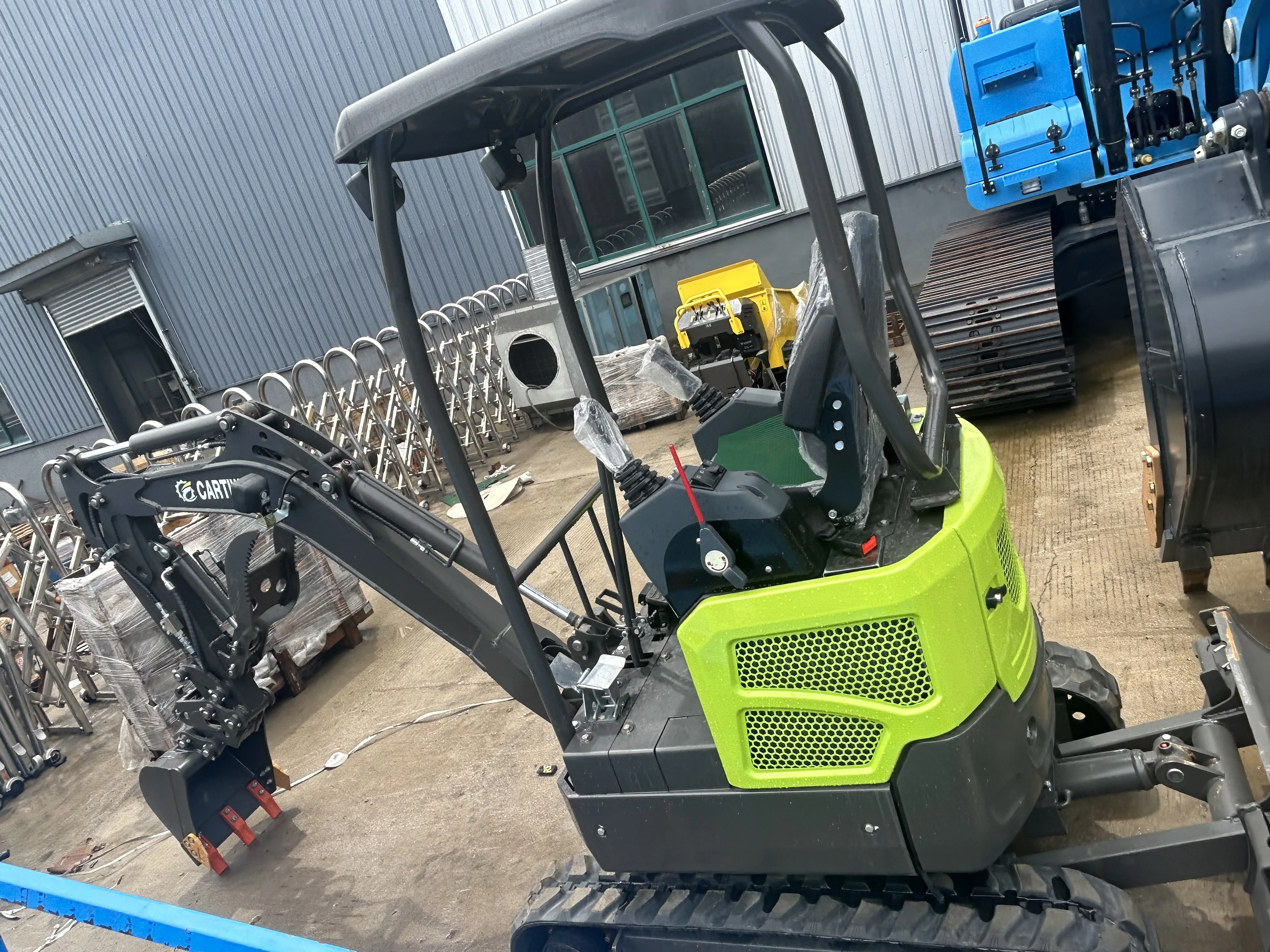 ODM/OEM  construction /farm/home use mini crawler excavator with close cabin EPA/CE certificate